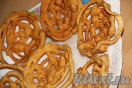 Готовые корзинки выложить на бумажное полотенце.
