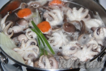 Варить с момента закипания 3-5 минут на небольшом огне.
