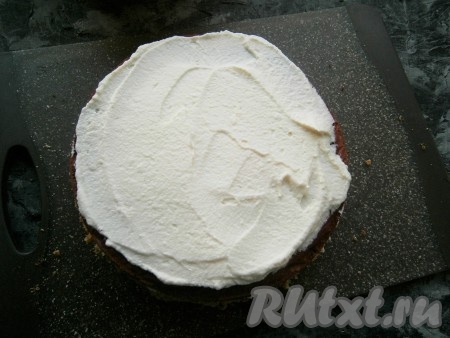 Также смазать кремом.
