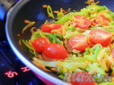 Овощи обжарить на оливковом масле.