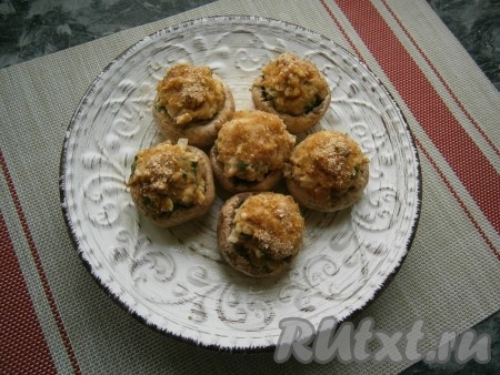 И далее, по желанию, подсушить шампиньоны в микроволновке ещё 1 минуту при той же мощности.
