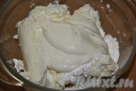 Добавить сметану.
