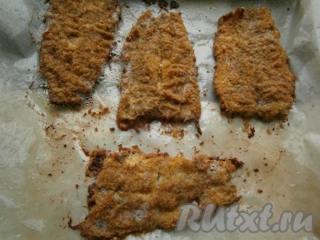 Отправить корюшку запекаться в предварительно разогретую до 200 градусов духовку минут на 20-25.
