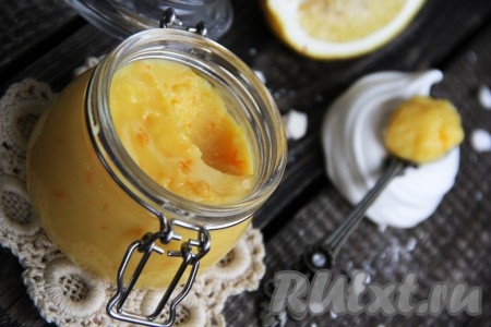 Вот так достаточно просто можно приготовить в домашних условиях нежный, яркий, вкусный апельсиновый курд. Он станет отличным дополнением к чашечке чая или кофе, прекрасно подойдёт для прослаивания и оформления различных пирожных и тортов. Применений этому курду можно найти немало, но главное, что его приятный вкус точно понравится и взрослым, и детям!
