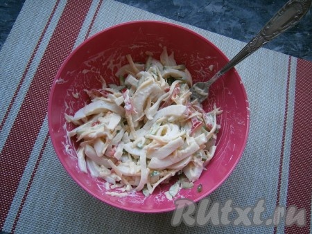 И далее салатик перемешать.
