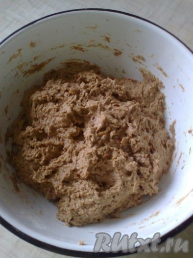 перемешайте,&nbsp;чтобы не осталось сухой муки,
