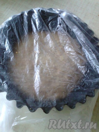 Накрыть форму плёнкой (или кульком) и оставить на 8-12 часов (всё зависит от температуры в помещении, у меня 18-20 градусов, я оставляю на подоконнике).
