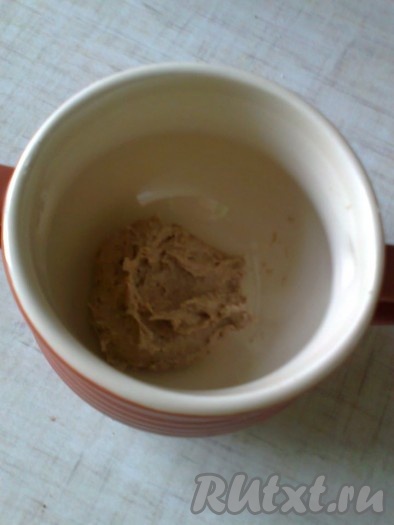 Затем подкормите закваску.

Для этого размешайте 50 грамм готовой закваски