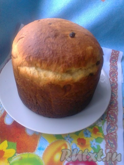 Пекутся они, примерно, 40-50 минут.&nbsp;Готовность можно проверить при помощи деревянной шпажки. Готовые куличи остудить.
