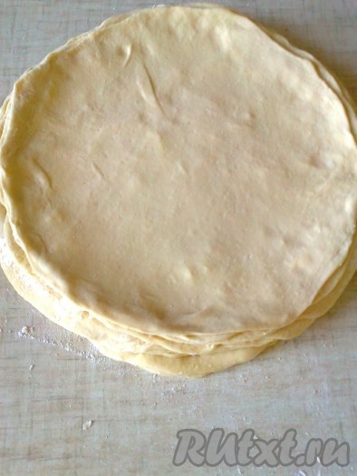 Так поступите со всем тестом. Последний круг маслом не смазывайте.