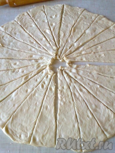 А затем каждую часть ещё на 3 части, чтобы получилось 24 треугольника.