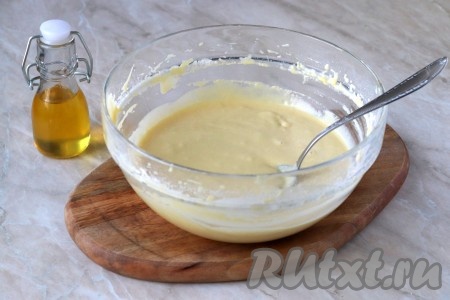 Перемешайте до однородного состояния. Тесто для панкейков не должно быть слишком густым, но и не таким жидким, как на блины.&nbsp;
