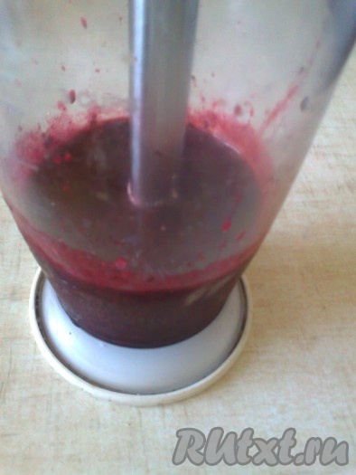 Взбейте блендером до получения однородной массы.