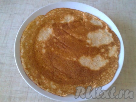 Таким образом пожарить все блинчики. Блины получаются мягкими и нежными.
