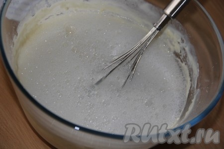 Влить минералку.