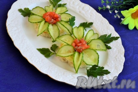 Бутерброды с сёмгой и огурцом
