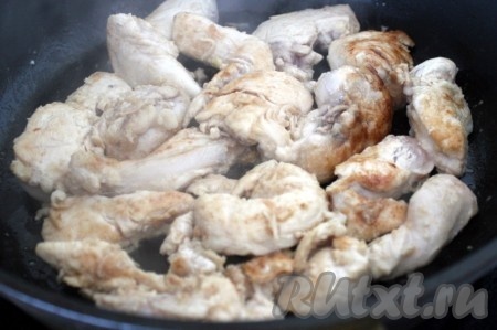 Куриное мясо в медово-горчичном соусе готово.