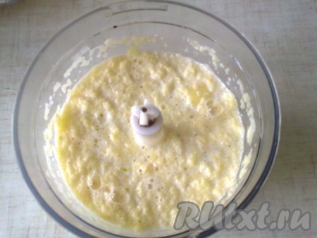 Измельчить составляющие в однородную массу. Ничего отжимать не надо.&nbsp;
