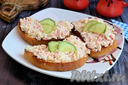 Бутерброды с крабовыми палочками и плавленным сыром
