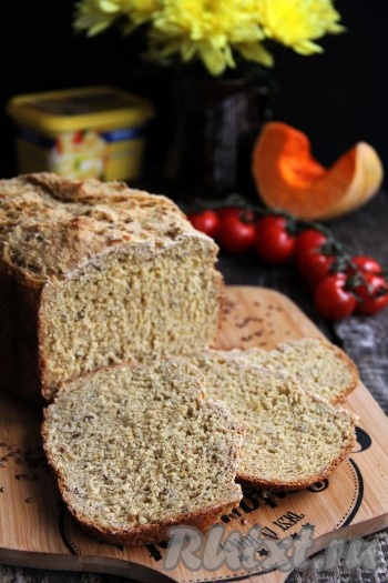 Вот таким красивым хлебушек получается в разрезе. Испеките очень вкусный, полезный и аппетитный хлеб "Фитнес", ничего сложного в приготовлении нет, ведь всю работу за вас сделает хлебопечка!
