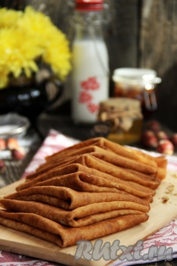 Вот такие бархатные и нежные блины с ореховым припёком, замешанные на молоке, получились. Уверена, такие блинчики, поданные с вареньем или сметаной, понравятся всей семье!