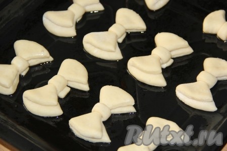 Оставить бантики для расстойки на 30-40 минут.
