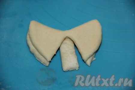 Завернуть "крылышки", как на фото.
