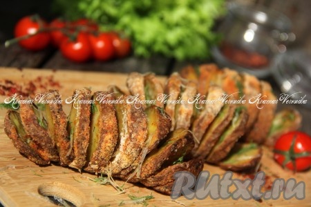 Картофель спиралью на шпажках в духовке