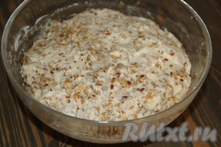 Вот так тесто поднялось по прошествии 1,5 часов, увеличившись в несколько раз.
