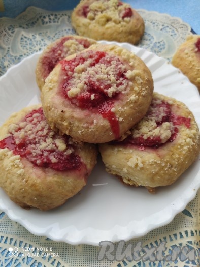 Выкладываем наши аппетитнейшие ватрушки на блюдо&nbsp;
