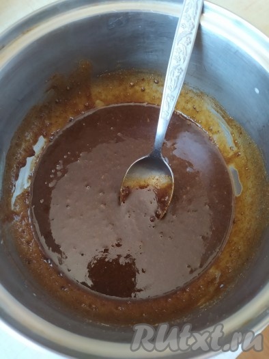 Завариваем ОБЯЗАТЕЛЬНО 11 столовыми ложками кипятка до консистенции не густой сметаны.