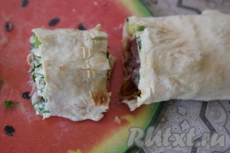 Нарезаем его на кусочки шириной, примерно, 3-4 см.