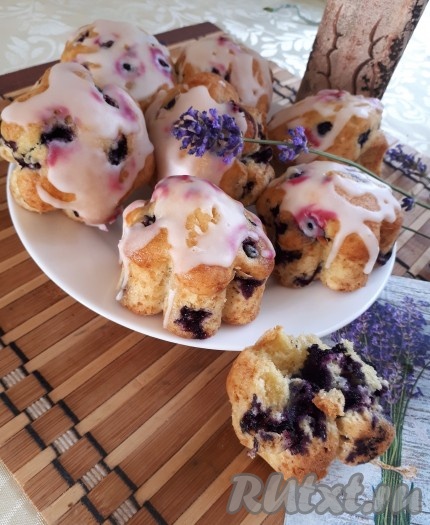 Нежнейшие, ароматные маффины, приготовленные с ягодами на молоке, несомненно понравятся и вам, и вашим близким!