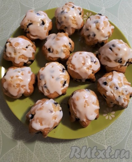 Покрыть маффины лимонной глазурью и оставить до полного застывания глазури.