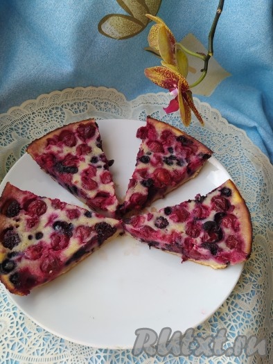 присыпать сахарной пудрой (по желанию), нарезать на порции