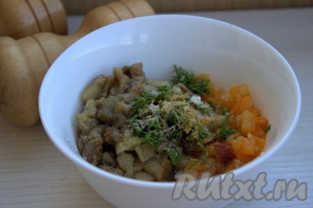 В миске соединить нарезанные баклажаны и болгарский перец, хорошо перемешать, посолить, приправить по вкусу специями, влить растительное масло, я ещё добавила мелко нарезанный укроп, перемешать и начинка для фарширования помидоров готова.