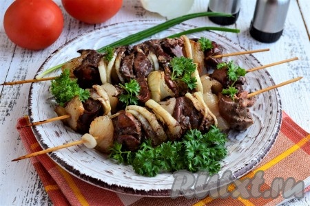 Шашлык из куриной печени на шпажках в духовке
