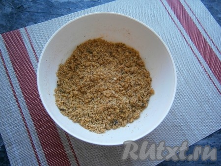 Ореховая соль получится чуть влажноватой.
