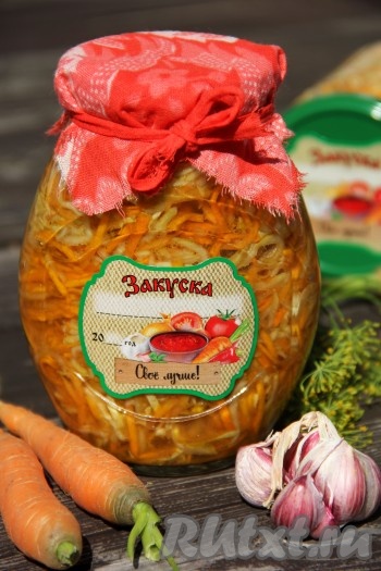 Кабачки, маринованные с морковью по-корейски, - яркая, аппетитная закуска, которая внесёт приятное разнообразие в зимнее меню. Благодаря добавлению приправы для корейской моркови, заготовка получается пикантной и особенно вкусной. Уверена, такая закуска понравится многим! 