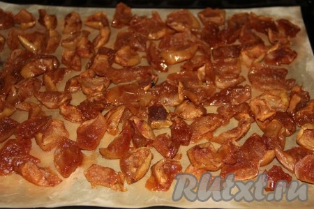 Вот так яблоки выглядят после двухдневной сушки.
