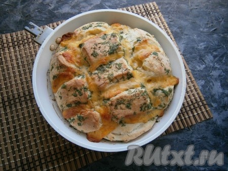 Сырно-чесночный хлеб выпекать в&nbsp; разогретой до 200 градусов духовке около 20-25 минут.