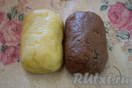 Вот такое тесто, как на фото, у нас должно получиться. Далее отправляем его охладиться в холодильник, примерно, на 30 минут.
