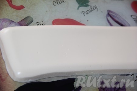 После полного застывания извлечь творожный зефир из формы.
