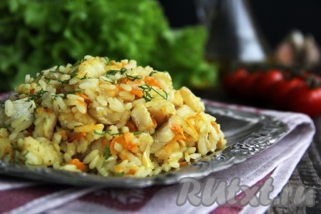 Аппетитное, вкусное, сытное блюдо разложить со сковороды по тарелкам и подать к столу. Кусочки минтая получаются нежными, сочными, они великолепно сочетаются с рисом. Уверена, приготовив это простое блюдо, вы ещё не раз вернётесь к этому рецепту!