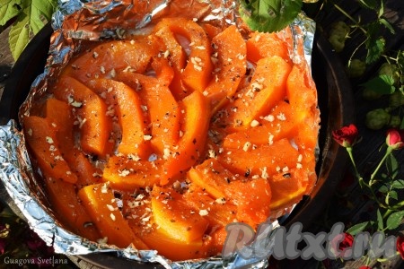 Нам очень нравится тыква в сахарном сиропе, поэтому готовлю я это блюдо достаточно часто и всегда оно исчезает со стола достаточно быстро. Приготовьте и вы этот замечательный десерт!