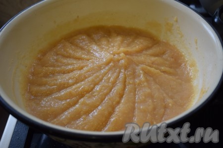 Пока повидло остывает, оно начинает хорошо густеть.