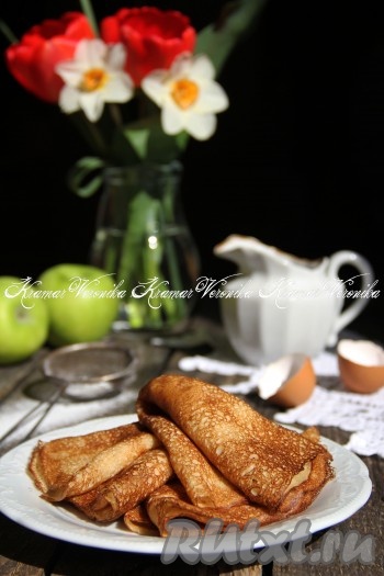 Блины с яблоками и корицей на молоке