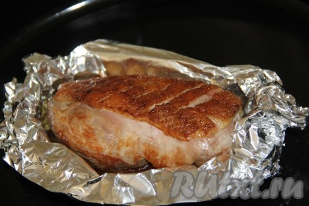 Запекать при температуре 220 градусов, примерно, 45 минут.&nbsp;
