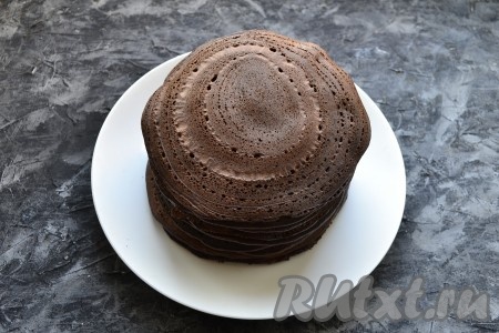 У меня получилось 9 шоколадных панкейков, дать им остыть.