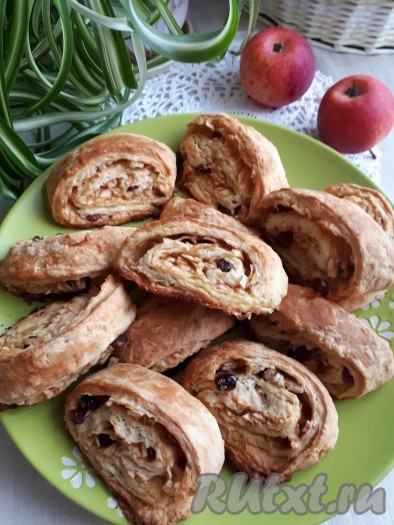 Рулетики с яблоками и изюмом